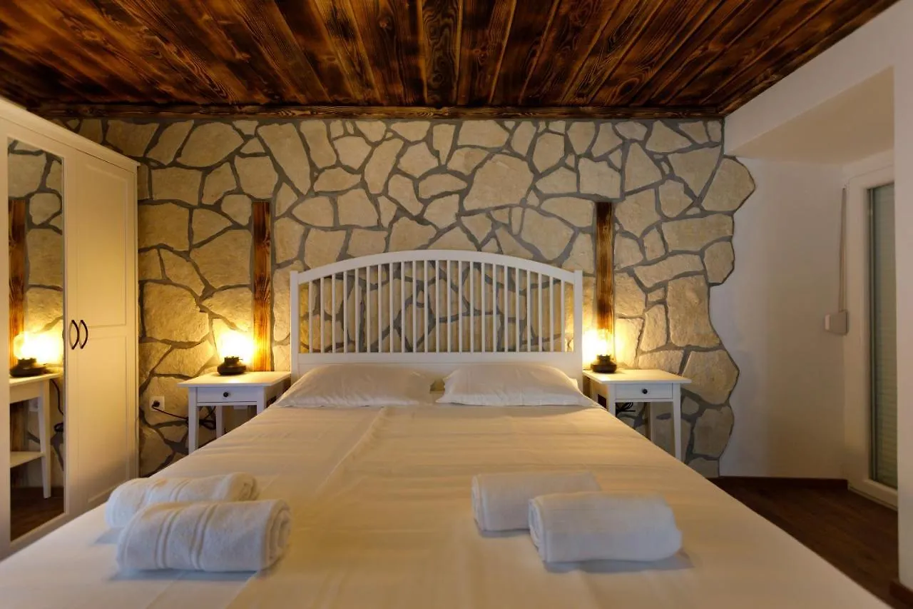 Rustic Apartment Evelin Krk Town Chorwacja