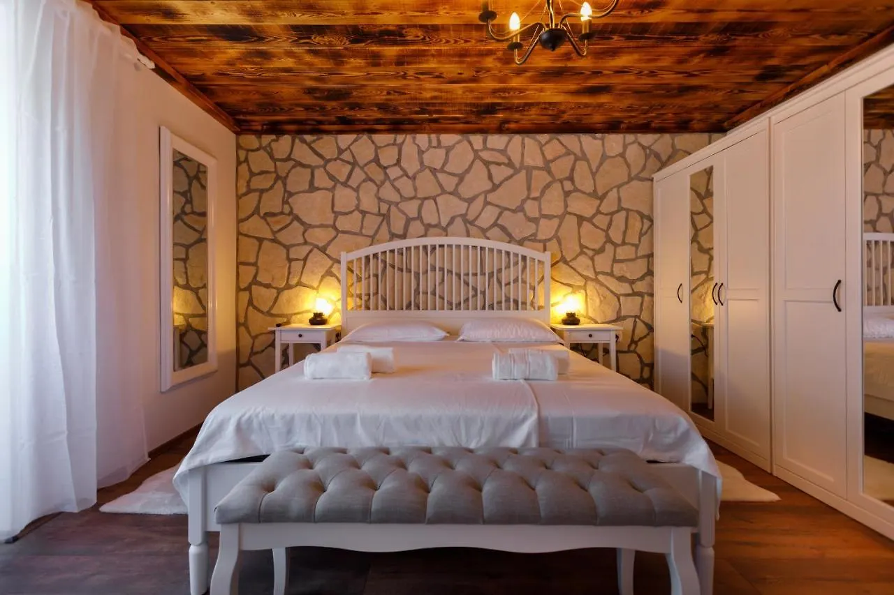 Rustic Apartment Evelin Krk Town