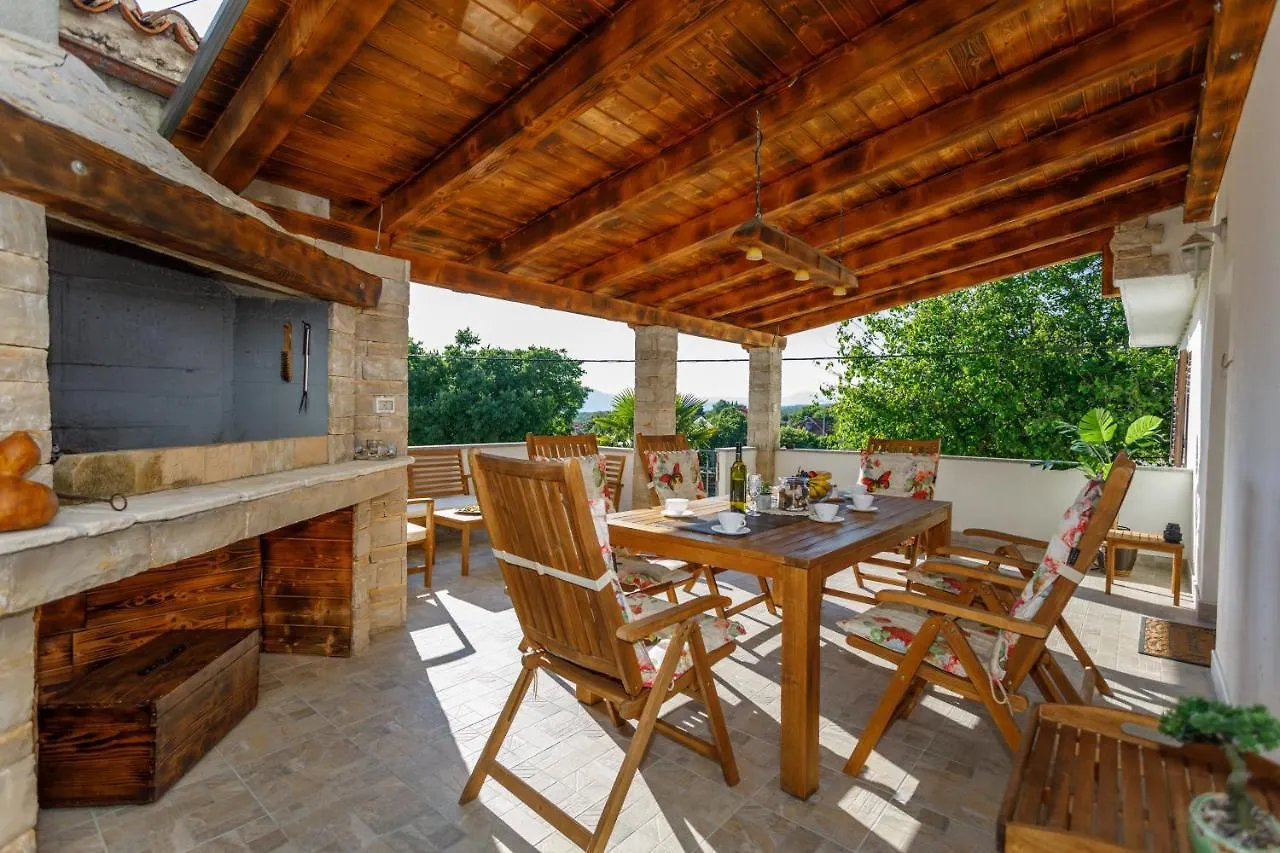Rustic Apartment Evelin Krk Town 0*,