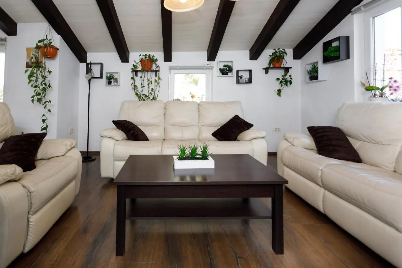 Rustic Apartment Evelin Krk Town Chorwacja