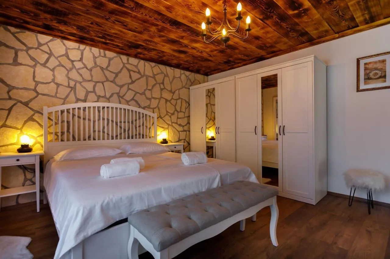 Rustic Apartment Evelin Krk Town